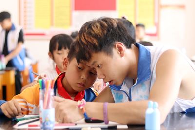 美育潤(rùn)?quán)l(xiāng)土 舞蹈輔導(dǎo)服務(wù)將藝術(shù)課堂搬進(jìn)村村寨寨